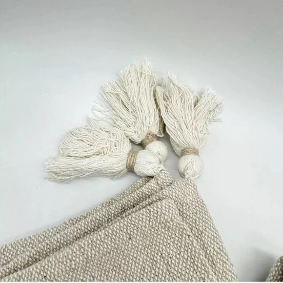 Last one NEW RACHEL ZOE Ghost Throw Blanket Beige / Neutral / Tan NWT